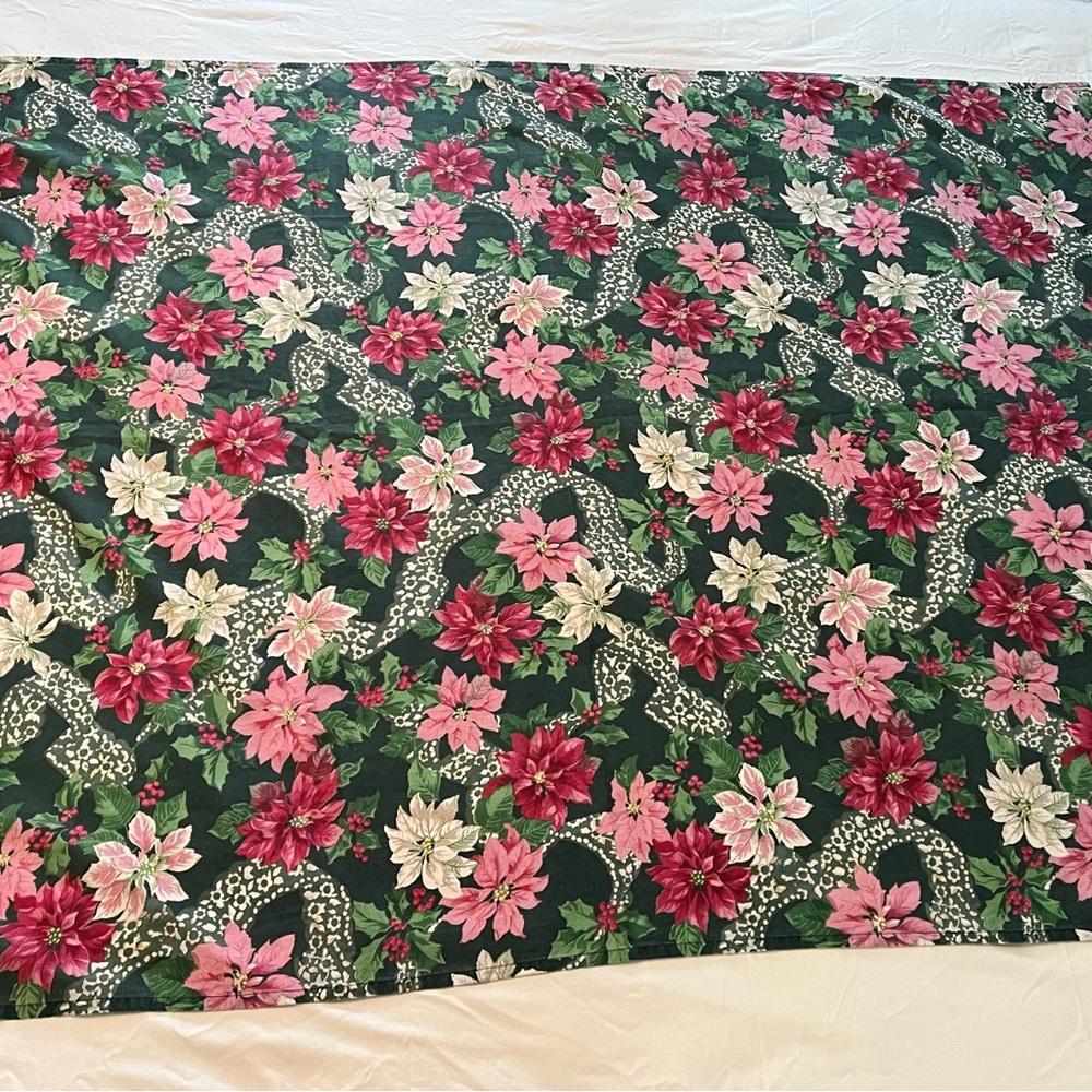 Floral poinsettia Holiday Tablecloth - Picture 2 of 5